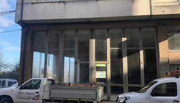 Baixo comercial en Meira