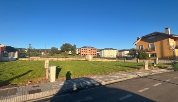 Solar edificable en O Carballal (Meira)