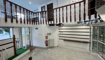 Baixo comercial en Avenida de Lugo (Meira)